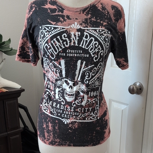 Graphic Tee Guns N Roses 1985 Classic Rock Band Black and Pink - Picture 4 of 4